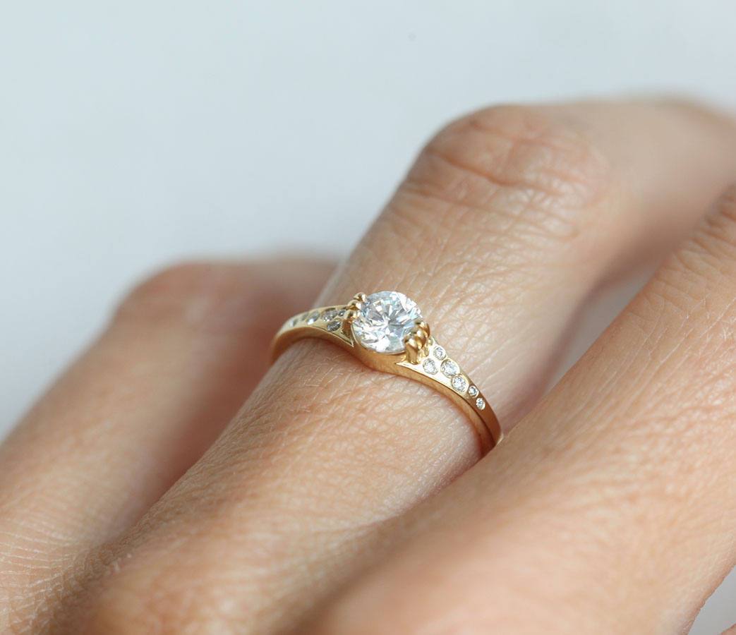Round Diamond Ring In Unique Prong Setting-Capucinne