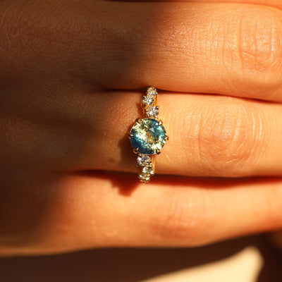 Round bicolor sapphire and diamond cluster ring