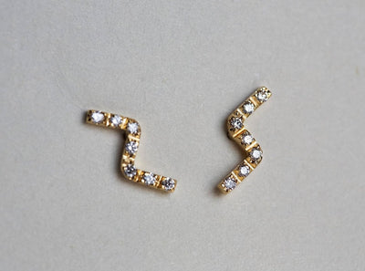 Z-shaped gold stud earrings with round white diamonds