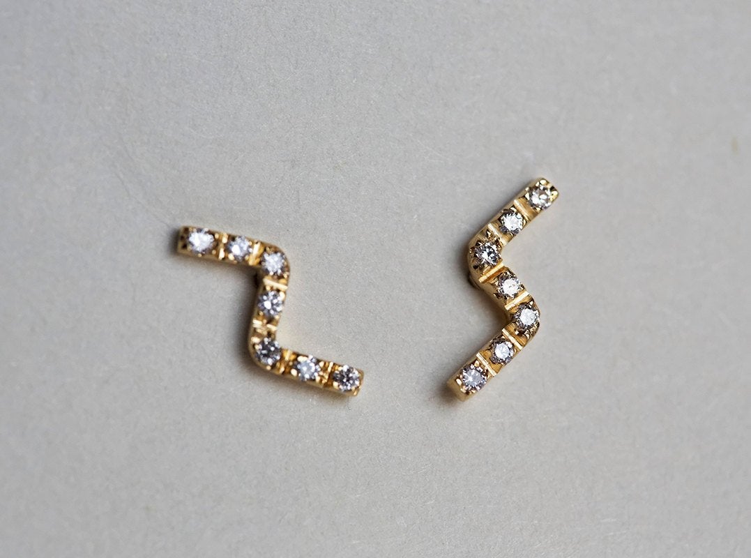 Z-shaped gold stud earrings with round white diamonds