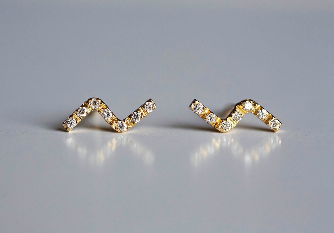 Z-shaped gold stud earrings with round white diamonds