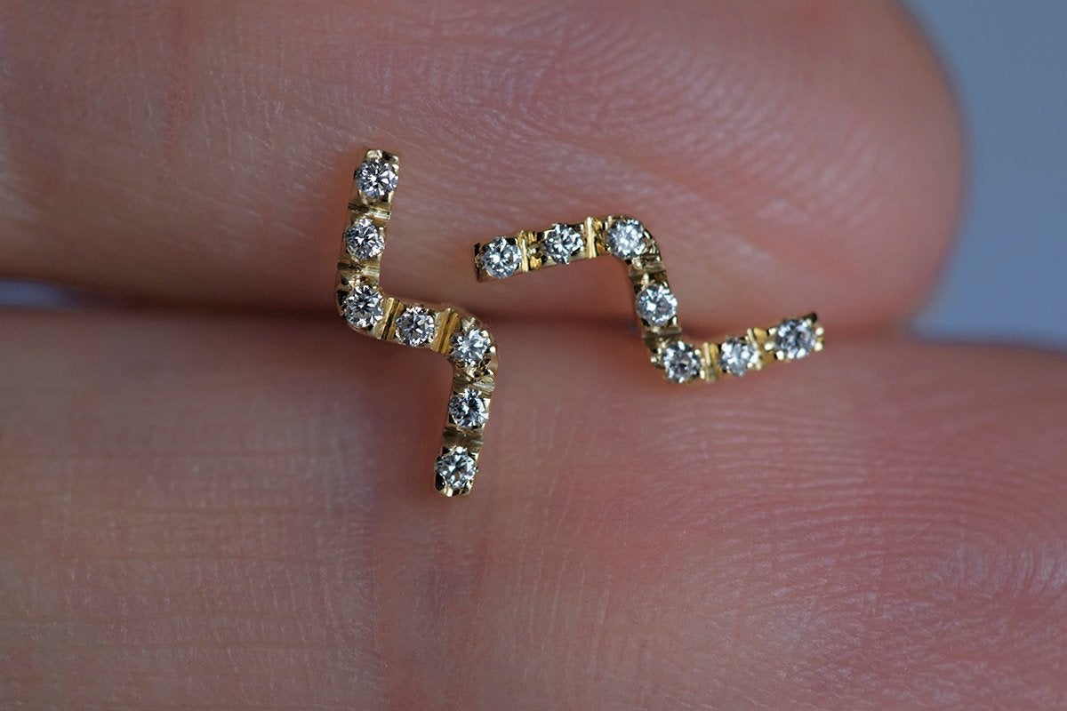 Z-shaped gold stud earrings with round white diamonds