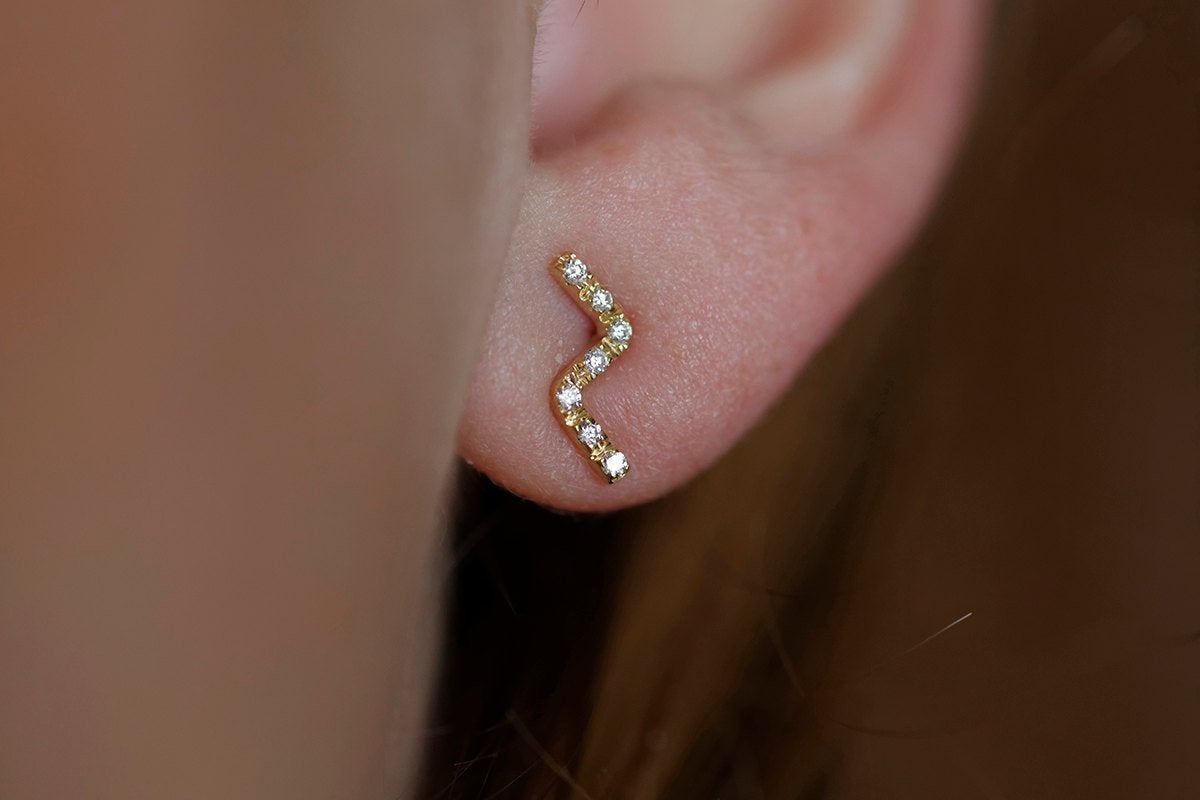 Z-shaped gold stud earrings with round white diamonds