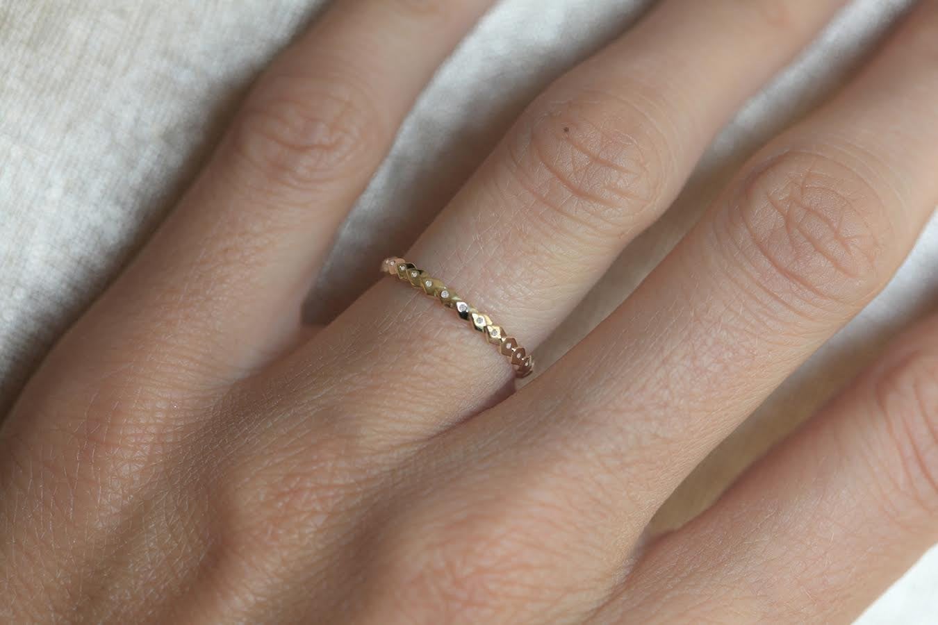 SIMPLE GOLD WEDDING RING, THIN DIAMOND BAND-Capucinne