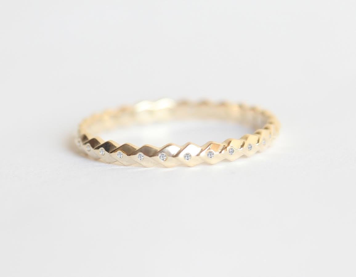 SIMPLE GOLD WEDDING RING, THIN DIAMOND BAND-Capucinne