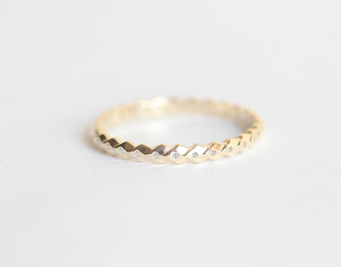 SIMPLE GOLD WEDDING RING, THIN DIAMOND BAND-Capucinne