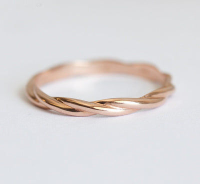 SIMPLE TWISTED ROPE WEDDING RING ROSE GOLD-Capucinne