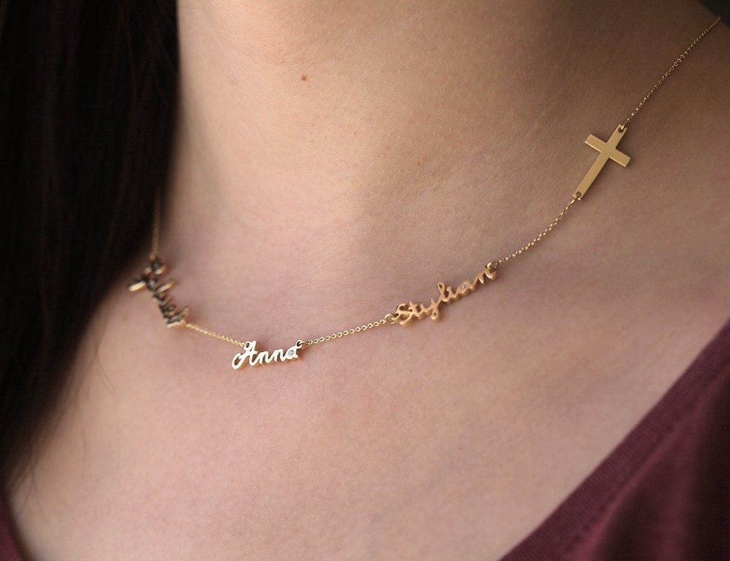Gold chain with three personalized names and cross