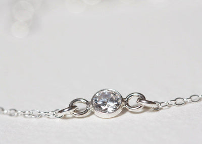 White gold chain bracelet with round white diamonds