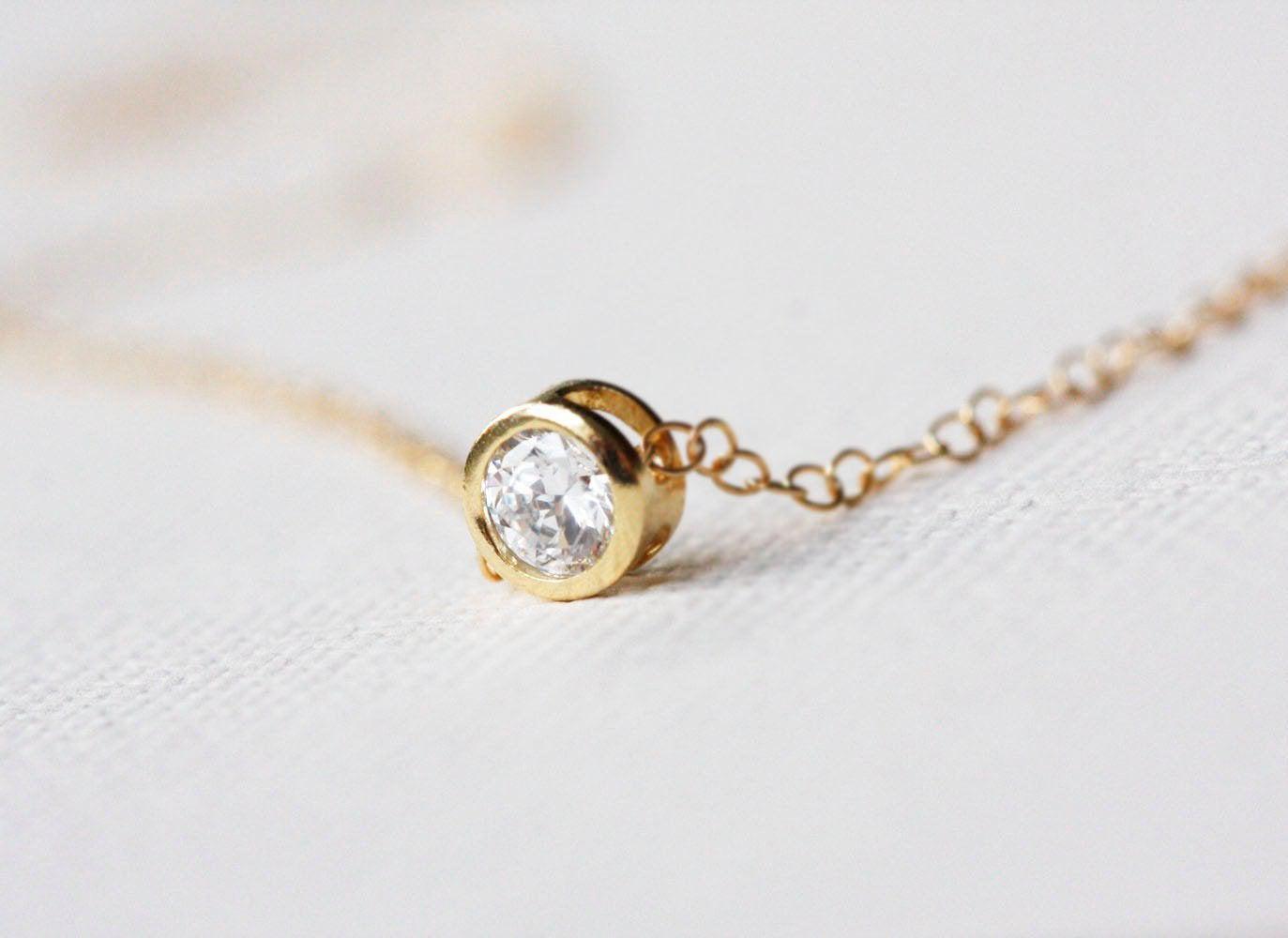 Gold chain necklace with white round diamond