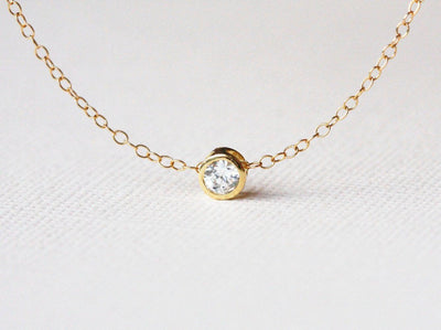 Gold chain necklace with white round diamond