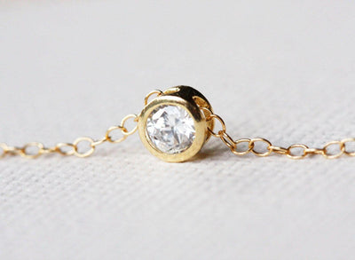 Gold chain necklace with white round diamond