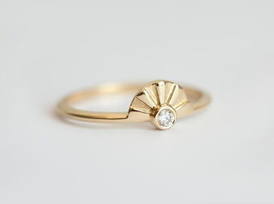 Round white diamond solitaire sun ring