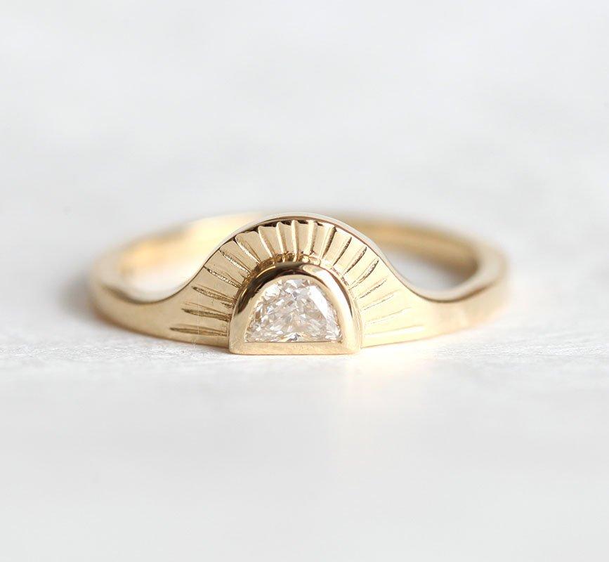 SUNRISE RING-Capucinne