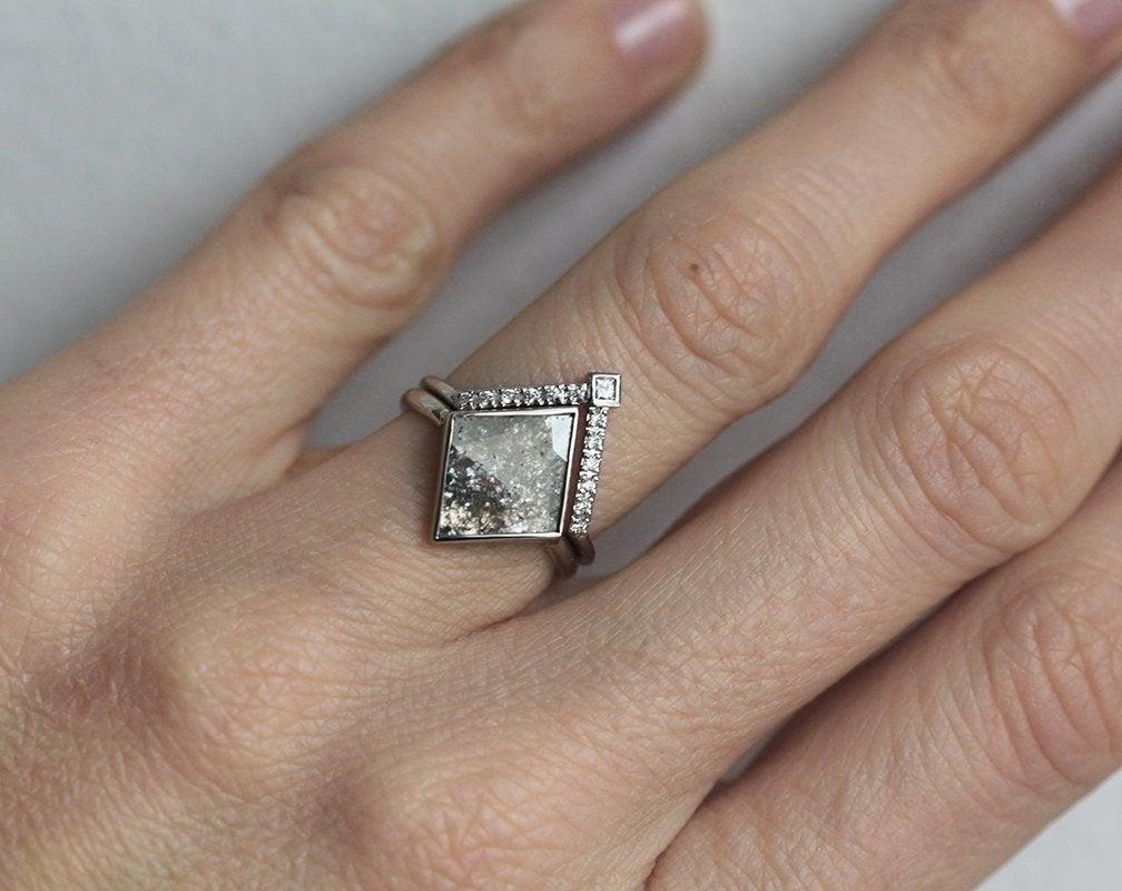 Kite Salt & Pepper Diamond with Side Round and Princess-Cut White Diamonds