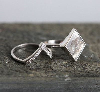 Kite Salt & Pepper Diamond with Side Round and Princess-Cut White Diamonds