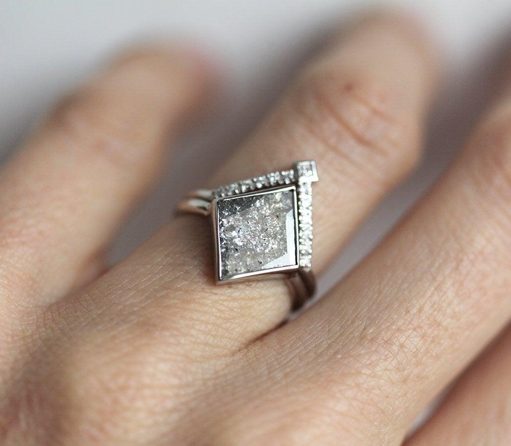 Kite Salt & Pepper Diamond with Side Round and Princess-Cut White Diamonds