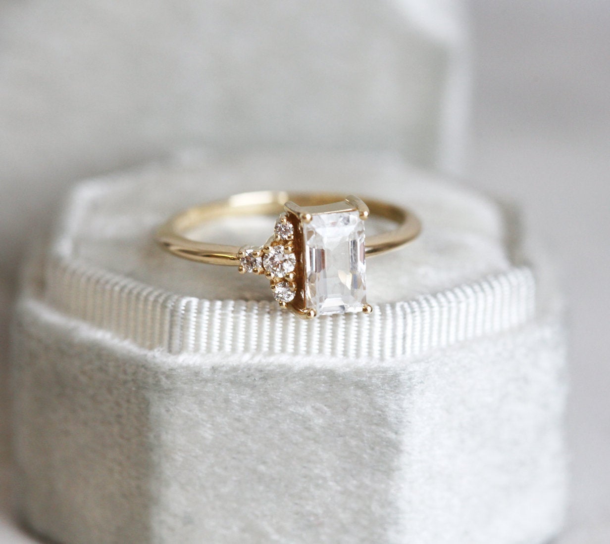 Theodore White Sapphire Diamond Ring-Capucinne