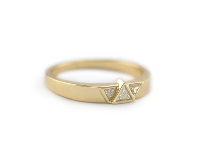 Three stone triangle-cut diamond wedding ring