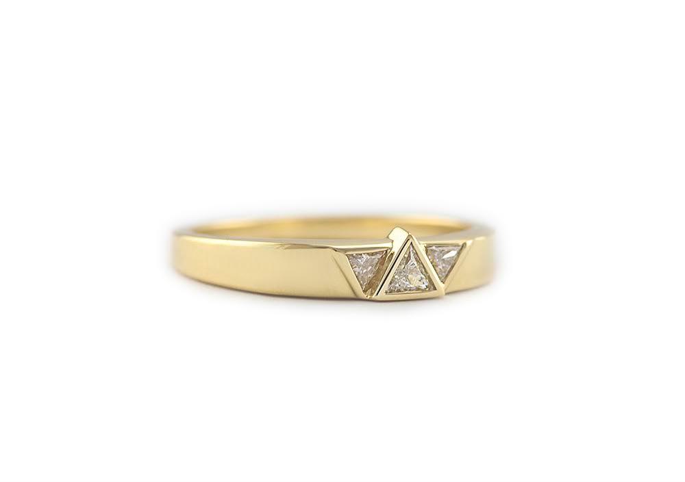 Three stone triangle-cut diamond wedding ring
