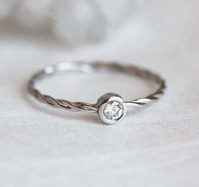 Round white diamond ring