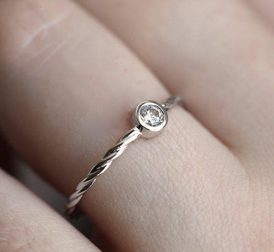 Round white diamond ring