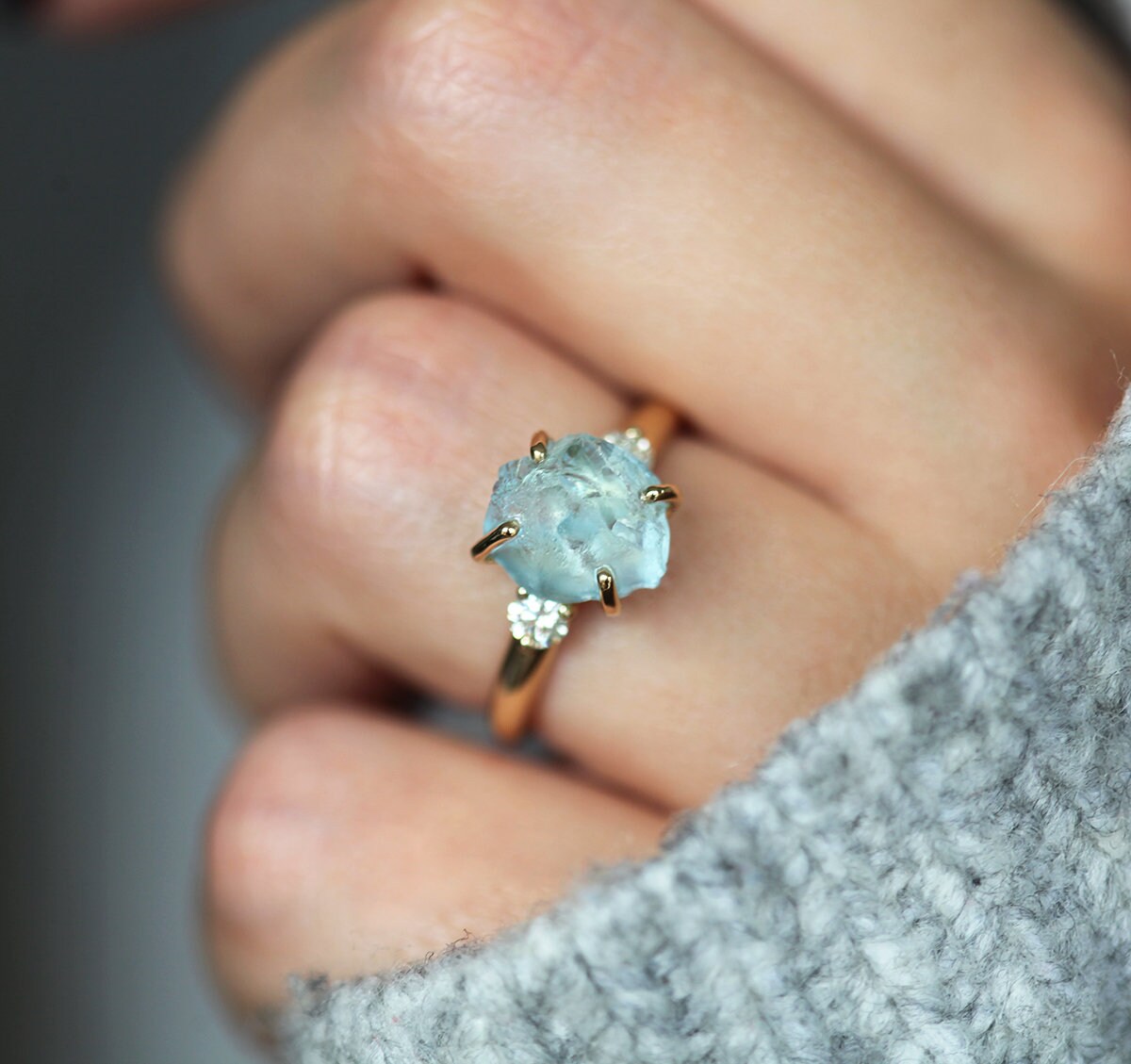 Raw-Cut Aquamarine Three-Stone Ring with 2 Round White Diamonds