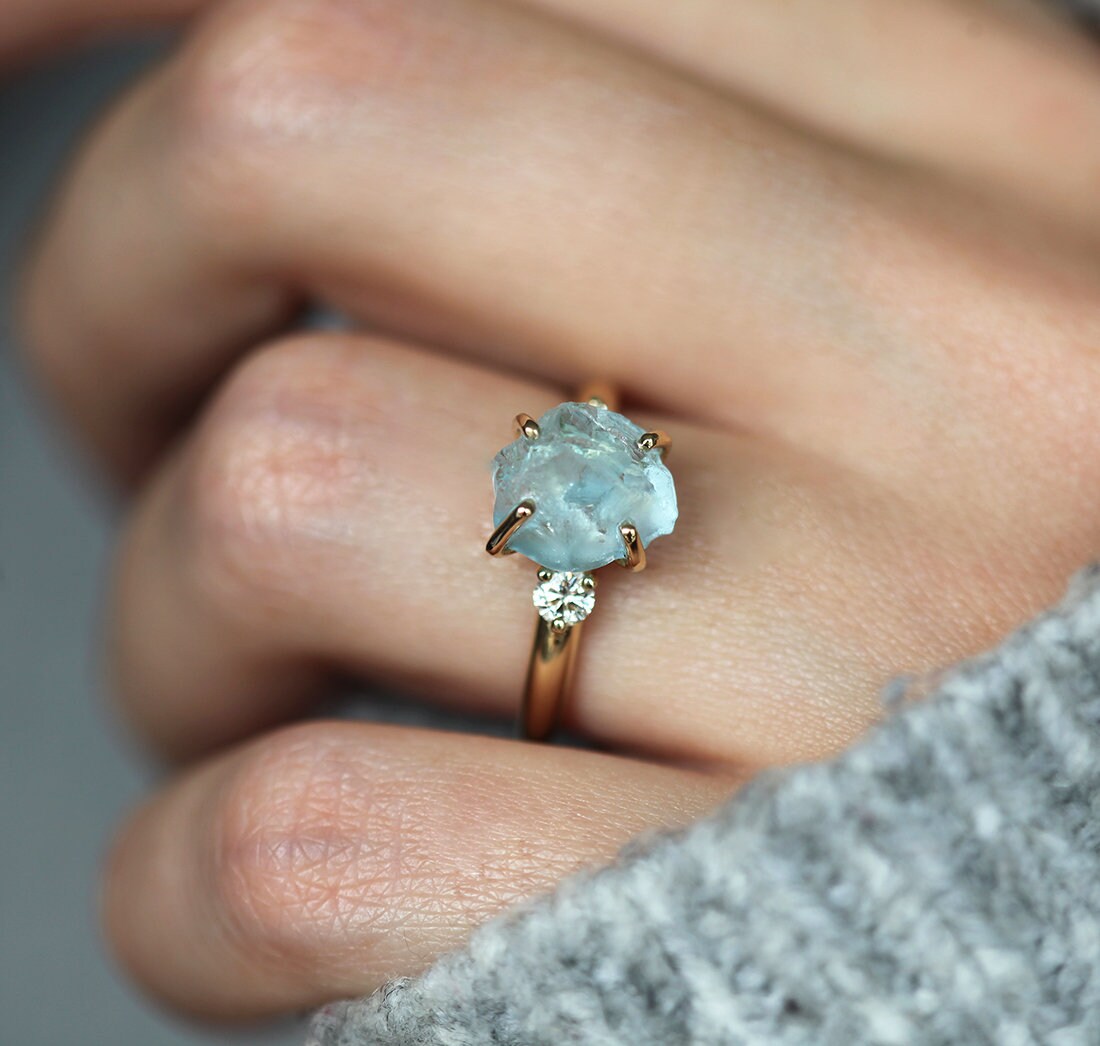 Raw-Cut Aquamarine Three-Stone Ring with 2 Round White Diamonds