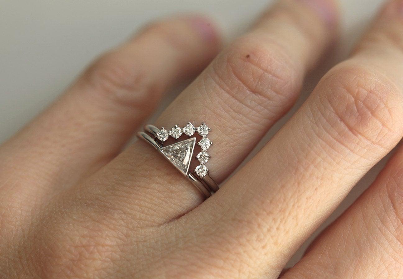 Trillion White Diamond Ring Set With V-Shaped Band-Capucinne