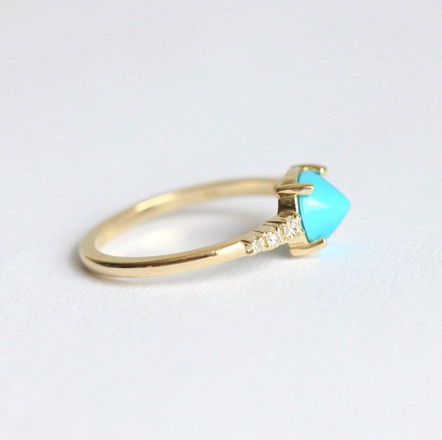 Round blue turquoise ring with white side diamonds