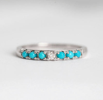 Round turquoise ring with centerpiece diamond