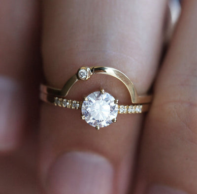 Round white diamond ring with side diamonds