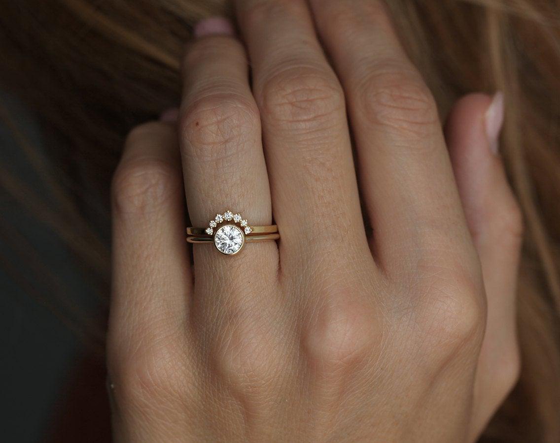 Elegant unique diamond wedding band with an 18K yellow gold design.