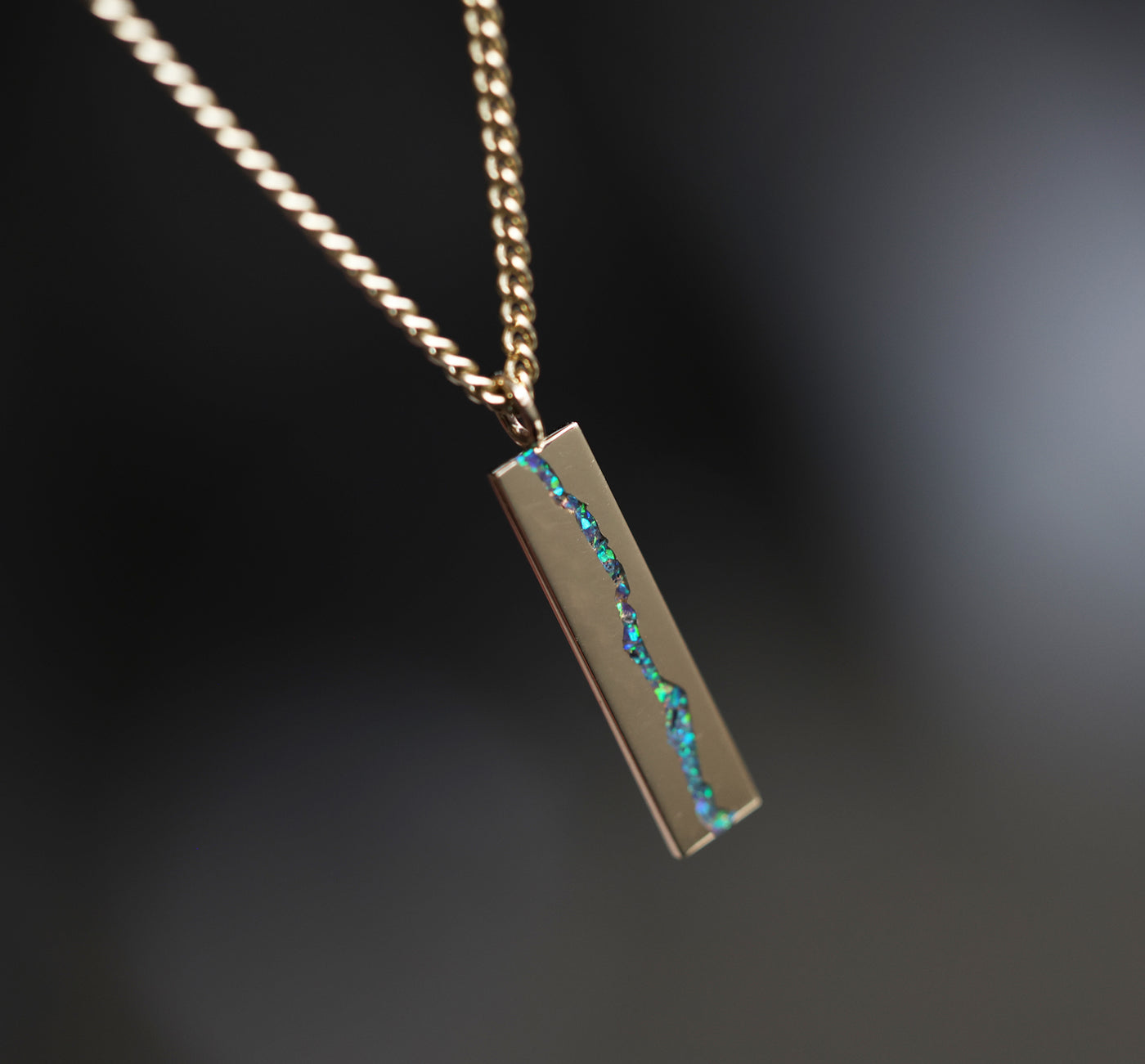 Gold Chain Necklace with a unique design and inlay gemstone