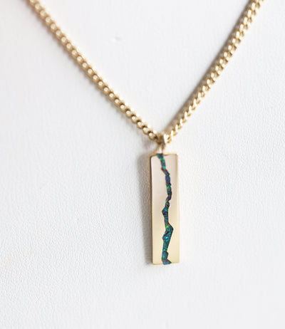 Gold Chain Necklace with a unique design and inlay gemstone