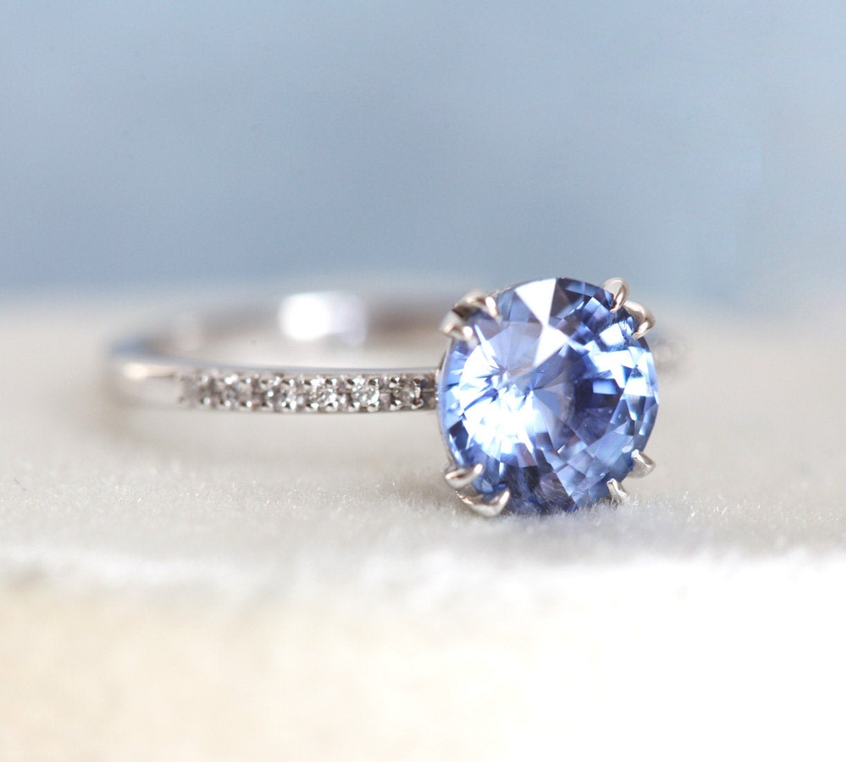 Round blue natural sapphire ring with white diamond pave