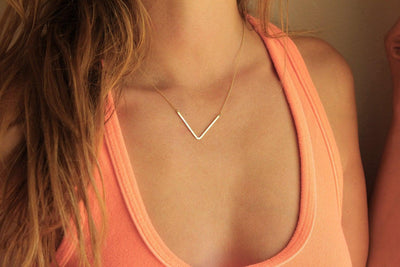 V-shaped curved gold bar chain necklace
