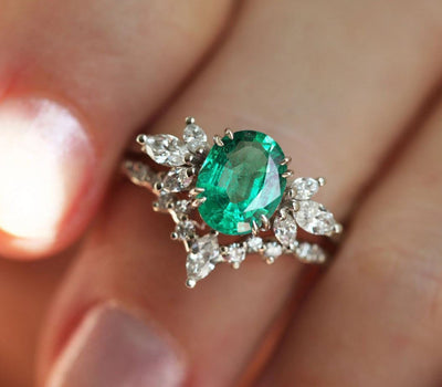 Vera Oval Emerald Ring Set