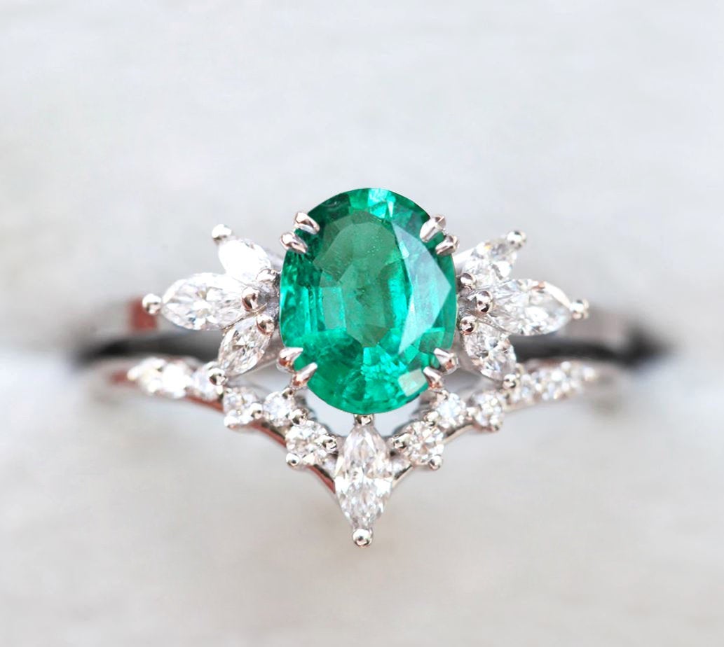 Vera Ovaler Smaragd-Ring-Set