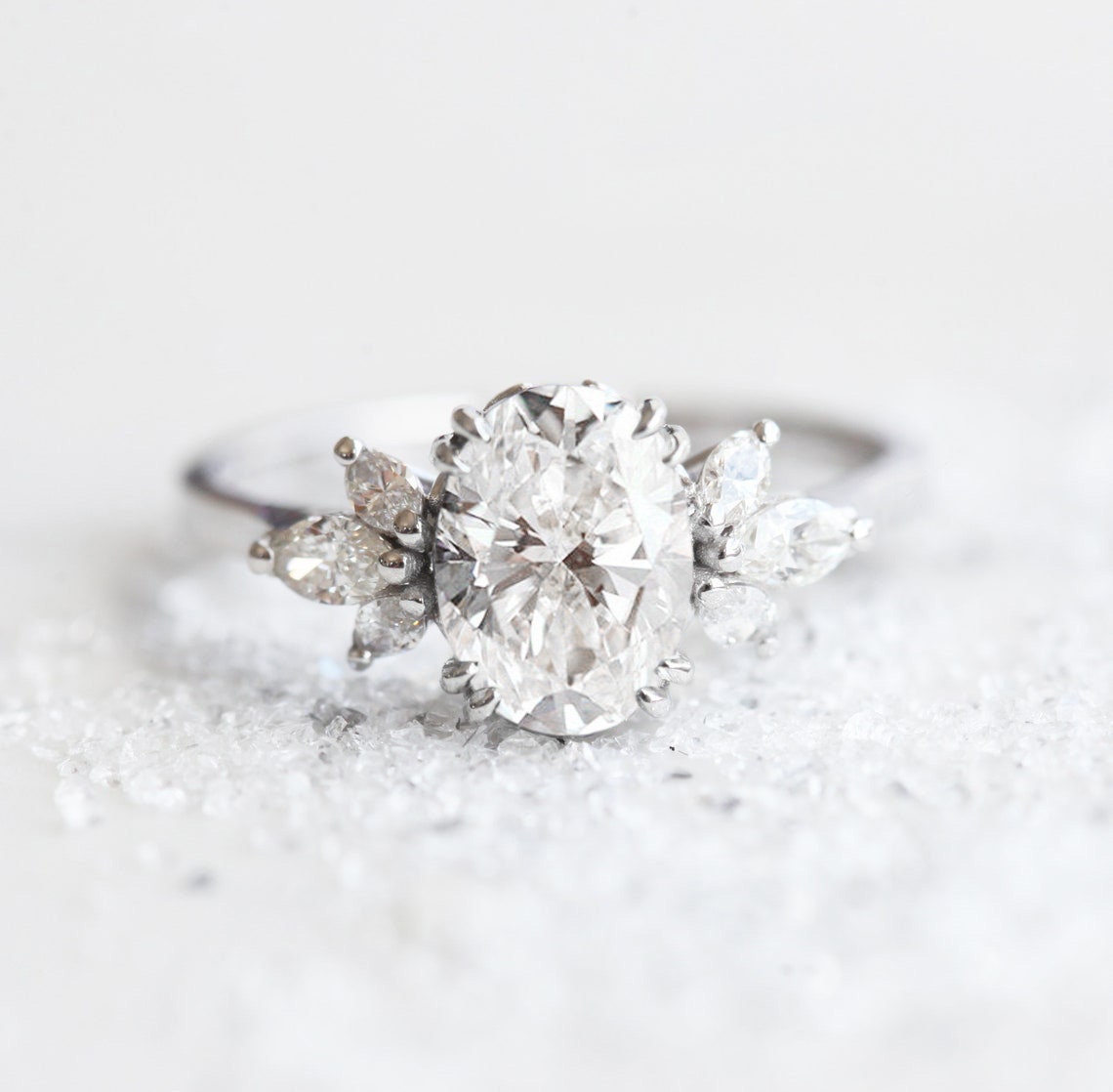 Oval-shaped diamond cluster ring with white diamonds