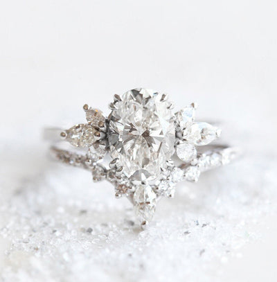 Oval-shaped diamond cluster ring with white diamonds