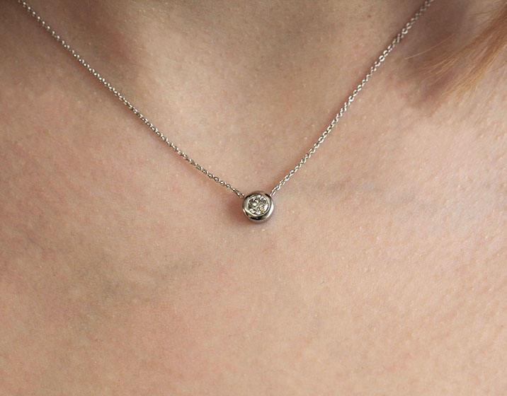 White gold chain necklace with round white diamond