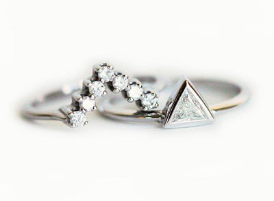 White Gold Engagement Ring Set: Triangle Solitaire & V Band-Capucinne