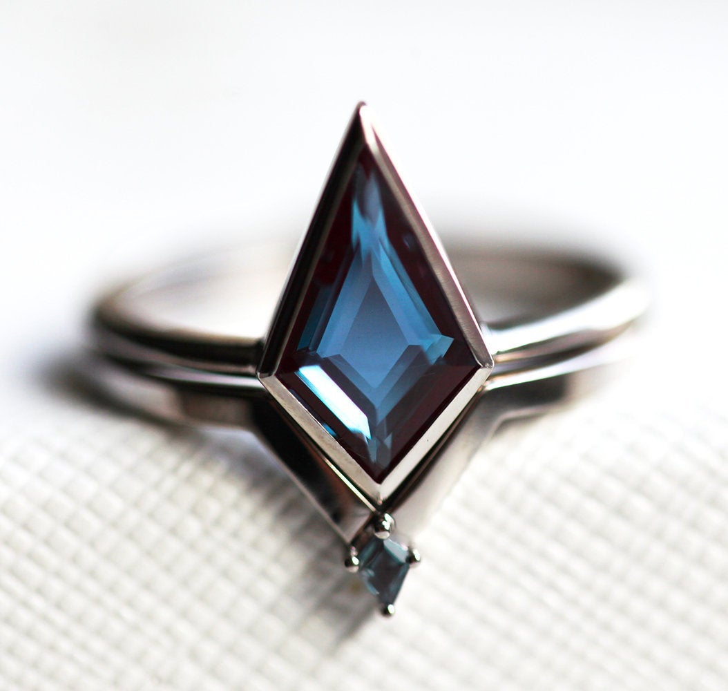 Teal Kite Alexandrite Solitaire Style Ring with Complementary Band with a Kite Alexandrite