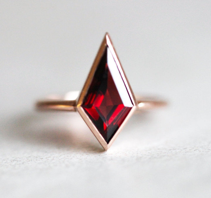 Zara Kite Garnet Ring – Capucinne
