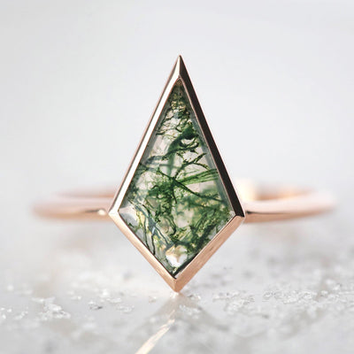Kite Moss Agate Ring, Solitaire Style Band