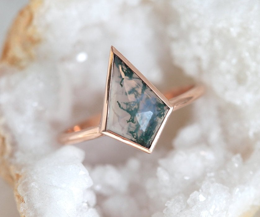 Kite Moss Agate Ring, Solitaire Style Band