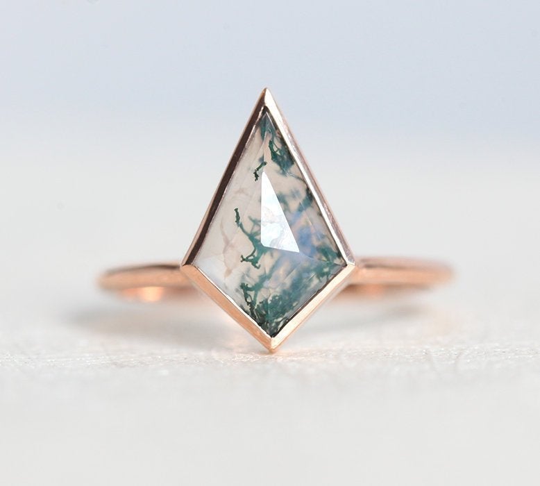 Kite Moss Agate Ring, Solitaire Style Band