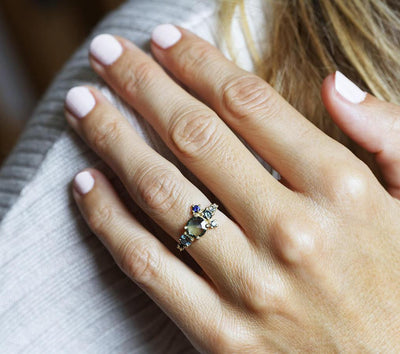 Round teal sapphire cluster ring with diamond and sapphire gemstones