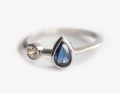 Pear-shaped blue sapphire ring with white diamond